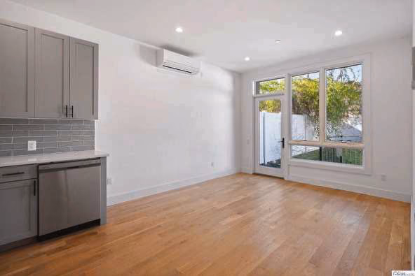 61 Schaefer St, Brooklyn, NY — photo 3